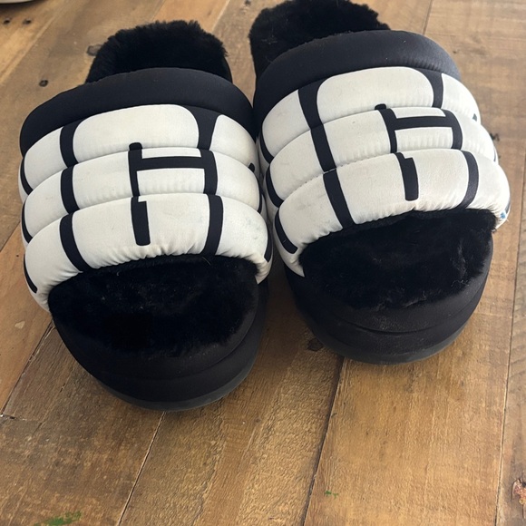 UGG Maxi Genuine Shearling Lined Sandal/platforms - Picture 5 of 5